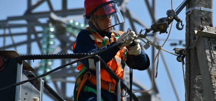 Importanța echipamentului de protecție pentru un electrician – aspecte esențiale pentru siguranță