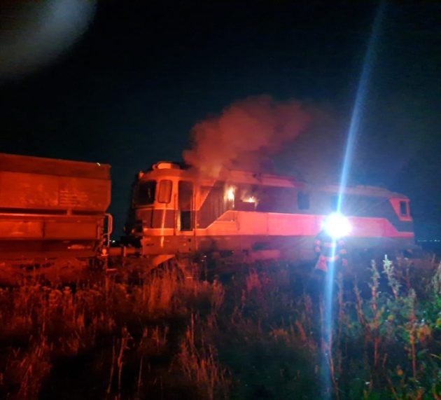 Incendiu la locomotiva unui tren de marfă, în apropierea localității Utviniș