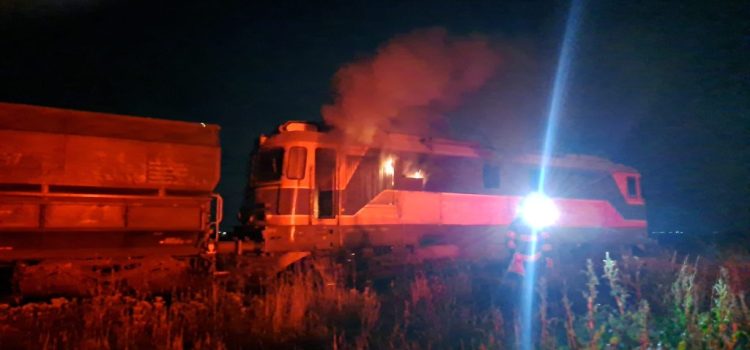 Incendiu la locomotiva unui tren de marfă, în apropierea localității Utviniș