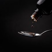 OMS anunţă că este probabil să extindă alerta cu privire la siropul de tuse pediatric Benylin produs de Johnson&Johnson