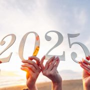 Urări de Anul Nou. Mesaje de la mulţi ani, SMS-uri şi felicitări de Revelion