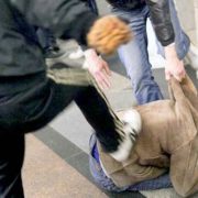 Ordin de protecție pe numele a doi minori care și-au bătut tatăl vitreg