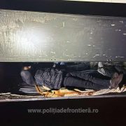 Patru refugiați, depistați într-un TIR de polițiștii de frontieră de la Nădlac