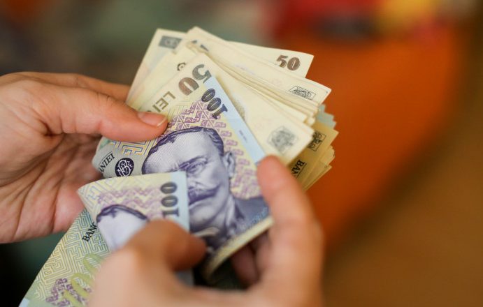 Salariul mediu net a crescut la nivel național cu 4,3%, la 5.492 de lei, în octombrie