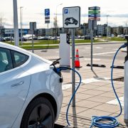 Creștere spectaculoasă a vânzărilor de mașini hibride în România