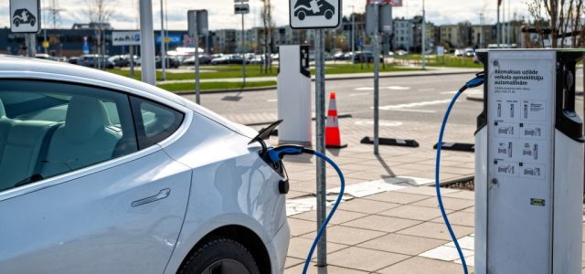 Creștere spectaculoasă a vânzărilor de mașini hibride în România