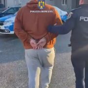 Mașină încendiată în Chisindia. Un tânăr de 20 de ani a fost reținut de polițiști