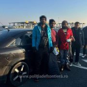 Patru cetățeni din Bangladesh fără drept de a călători în spațiul Schengen, depistați de polițiștii de frontieră la Nădlac
