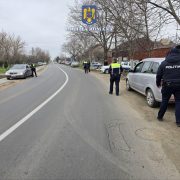 Zeci de șoferi, amendați la trecerile de cale ferată din județul Arad