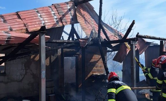 Zeci de situații de urgență pentru pompierii arădeni, în doar 24 de ore