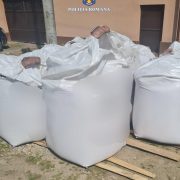 Zeci de tone de substanțe periculoase, descoperite în curtea unei firme din Bârsa