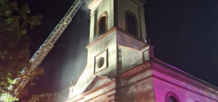 Incendiu la turla Bisericii ortodoxe din Luguzău, provocat de un trăsnet
