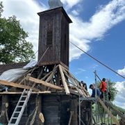 Biserică veche din județul Arad, salvată de la prăbușire de fundația condusă de Regele Charles