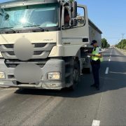 Amenzi usturătoare și numere de înmatriculare reținute în Arad, în urma verificărilor de tonaj