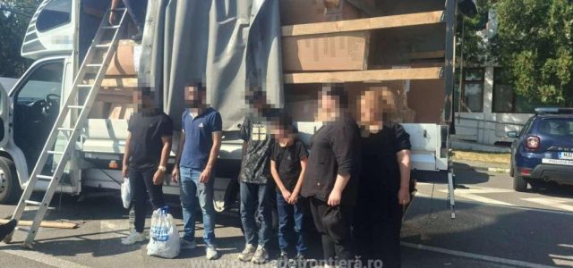 Paisprezece cetățeni străini fără drept de a călători în spațiul Schengen, depistați la frontiera de vest