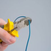 Echipamente esențiale pentru electricieni: IATĂ ce nu ar trebui să-ți lipsească din trusă