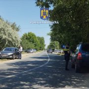 Zeci de șoferi amendați și permise reținute, în cadrul unei acțiuni la trecerile la nivel cu calea ferată, din municipiu