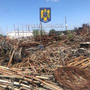 O sută de tone de deșeuri au fost descoperite la o societate comercială din Vărădia de Mureș