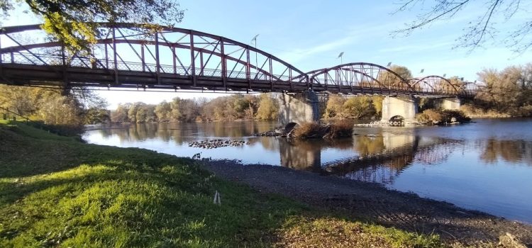 Restricții de tonaj la traversarea podului peste Mureș din localitatea Săvârșin