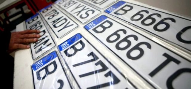 Șoferii scapă de drumurile la ghișeu: Plăcuțele de înmatriculare vor veni direct la ușă