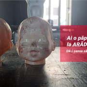Ai o păpușă fabricată la Arădeanca? Dă-i șansa să fie vedetă pe scenă!