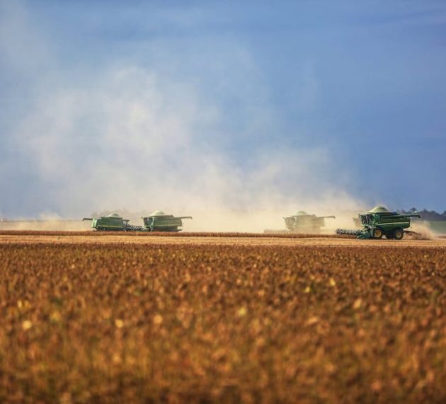 Cum prelungesc lubrifianții rezistenți la praf și umezeală durata de viață a utilajelor agricole?