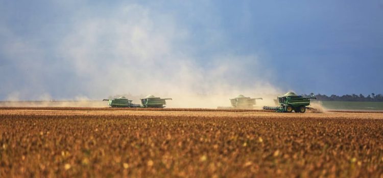 Cum prelungesc lubrifianții rezistenți la praf și umezeală durata de viață a utilajelor agricole?