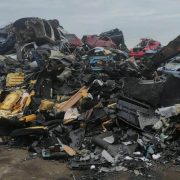 Amenzi de 40.000 lei pentru nereguli la o firmă de dezmembrări auto din Arad