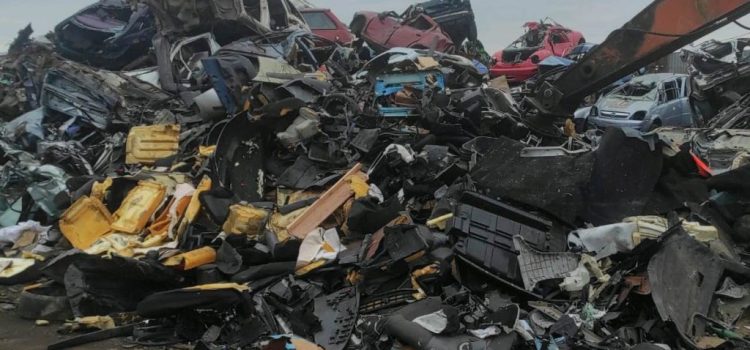 Amenzi de 40.000 lei pentru nereguli la o firmă de dezmembrări auto din Arad