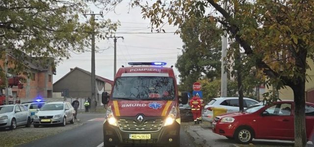 Accident între două autoturisme în municipiul Arad. Trei persoane au ajuns în spital