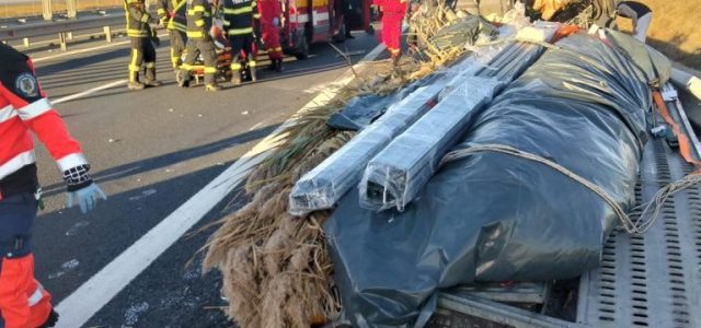 Accident grav pe autostrada Arad-Nădlac. Cinci persoane au ajuns la spital