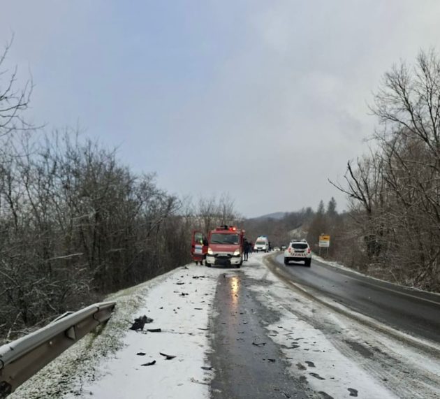 Accident rutier pe DN 7, în localitatea Nicolae Bălcescu. Două persoane au fost rănite