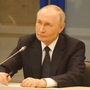 Putin mulțumește armatei sale în aceeași zi în care NATO avertizează asupra amenințării rusești