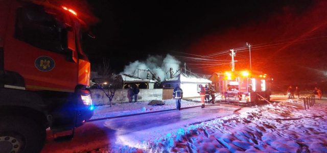 Casă cuprinsă de flăcări la Vladimirescu, în miez de noapte. Nicio persoană rănită