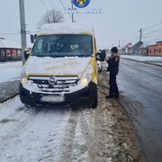 Polițiștii arădeni verifică microbuzele școlare