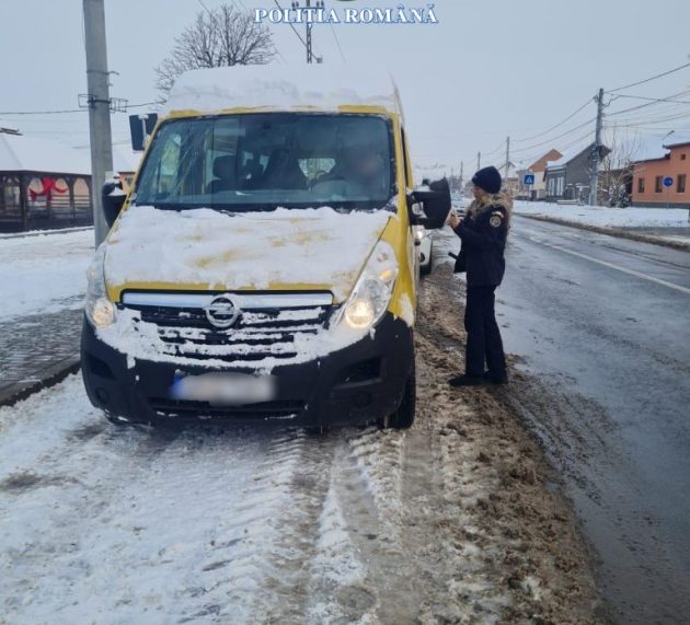 Polițiștii arădeni verifică microbuzele școlare