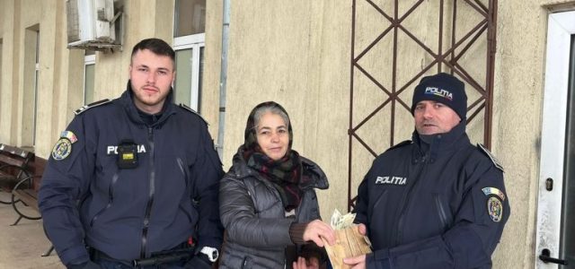 Portmoneu pierdut în gară, returnat proprietarei de polițiștii arădeni