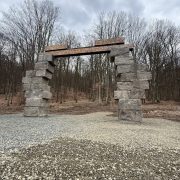 „Poarta Prieteniei” pune în valoare Parcul de Sculptură de la Căsoaia