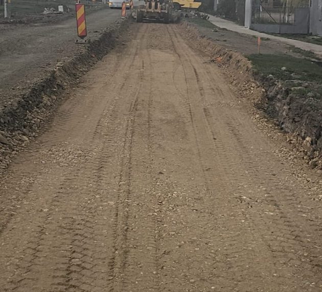 La Apateu au început de săptămâna trecută lucrările la fundația drumului