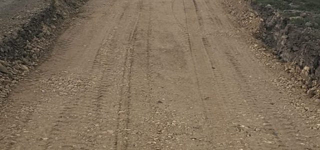 La Apateu au început de săptămâna trecută lucrările la fundația drumului