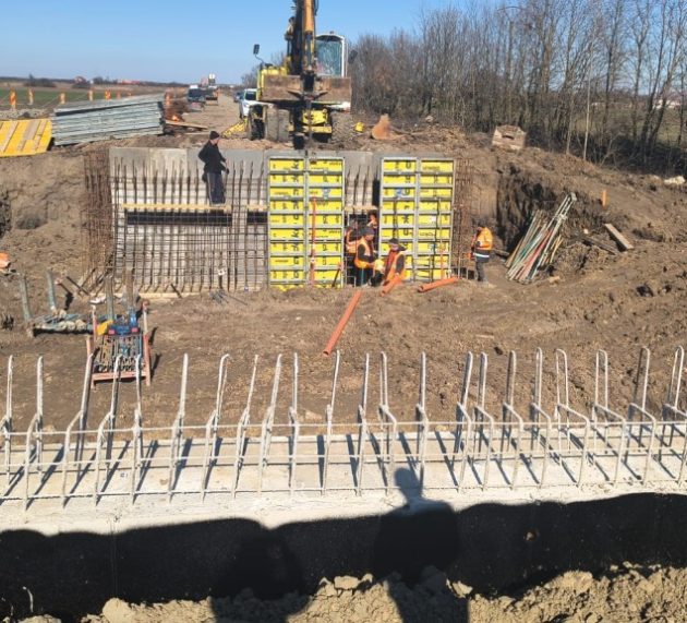 Condițiile meteo favorabile pornesc lucrările în nordul județului