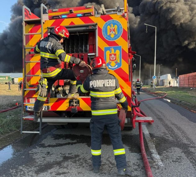 Incendiu puternic la o fabrică de polistiren