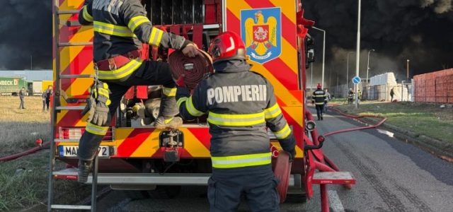 Incendiu puternic la o fabrică de polistiren