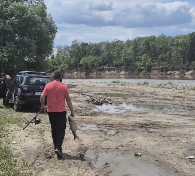 Dosare penale pentru braconaj piscicol în Parcul Natural Lunca Mureșului