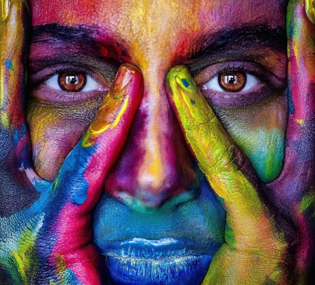 Iată care este culoarea preferată a persoanelor mai inteligente decât media