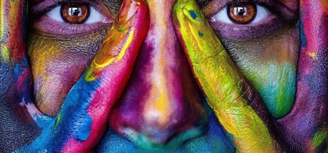 Iată care este culoarea preferată a persoanelor mai inteligente decât media