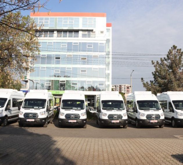 Iustin Cionca: „Facem investiții consistente în educație, 56 de microbuze electrice pentru elevii din județ și dotări moderne în peste 200 de săli de clasă”