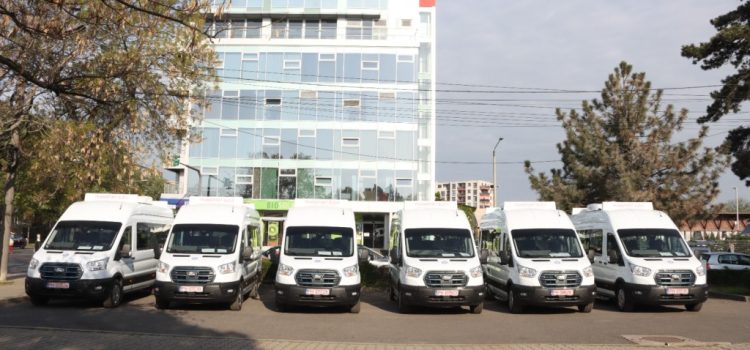 Iustin Cionca: „Facem investiții consistente în educație, 56 de microbuze electrice pentru elevii din județ și dotări moderne în peste 200 de săli de clasă”