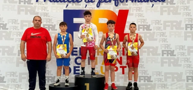CSȘ Gloria are campioni naționali la kaiac-canoe și lupte