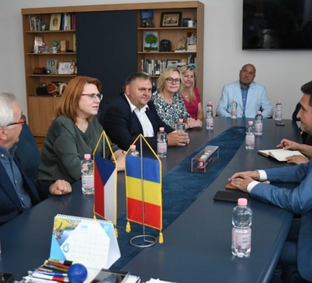 Delegația Ambasadei României în Republica Cehă, în vizită oficială la Primăria Municipiului Arad